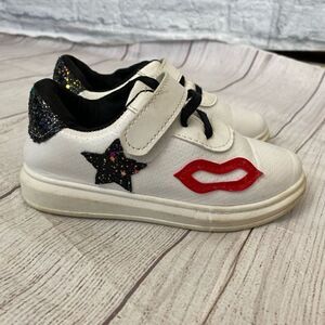 Little girls slip on shoes w/lips,star, & glitter back white sz 12.5